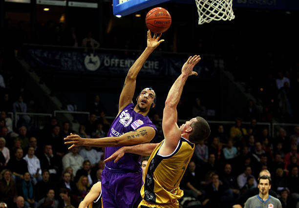 球队防线需 球队防线需